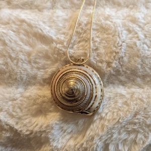NWOT Artisan Ammonite Pendant with Rope Chain